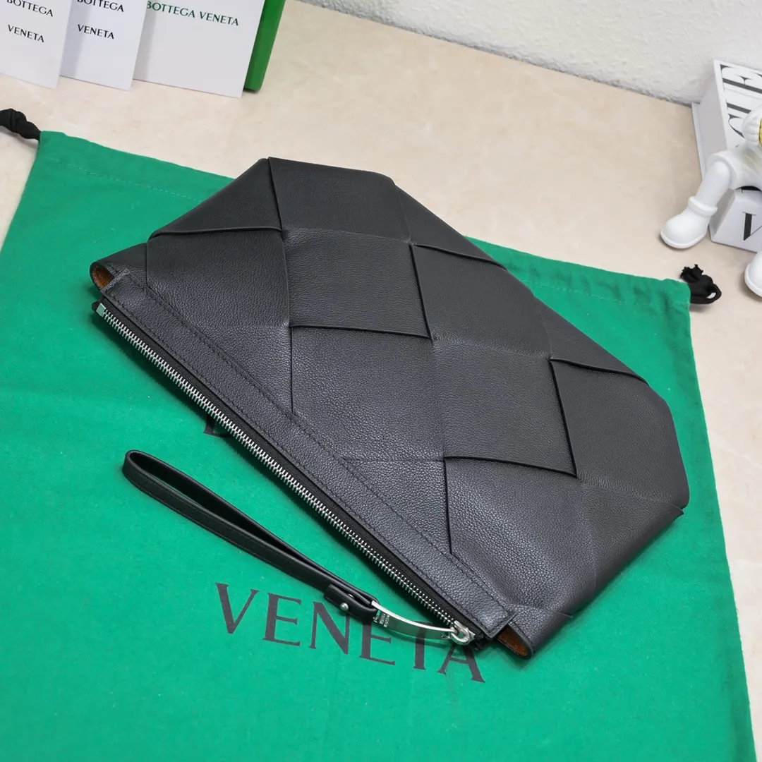 B's new lightweight shape-changing design handbag, suitable for both men and women, suitable for daily use, from small woven to large woven, simple and easy to wear, the leather has the best feel, a worth buying item, size 35*19*1cm [6689#]